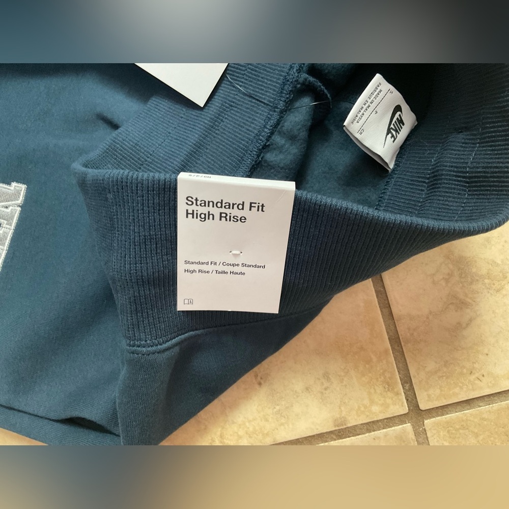 New with Tags Nike Sportwear Wide Fleece Pants in Navy Blue, Size S - Picture 9 of 10